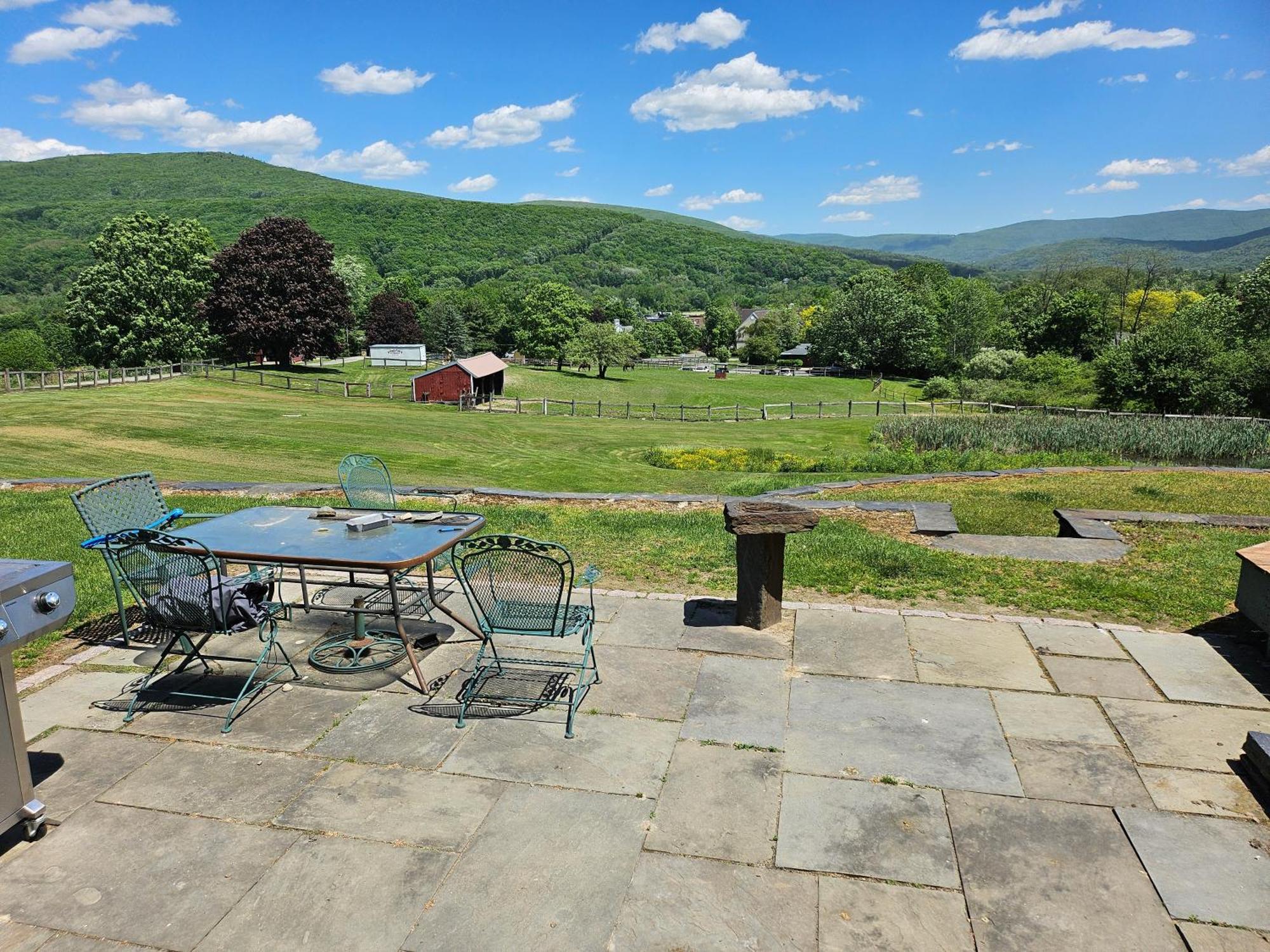 Clover Hill Farm & Country Inn Уильямстаун Экстерьер фото