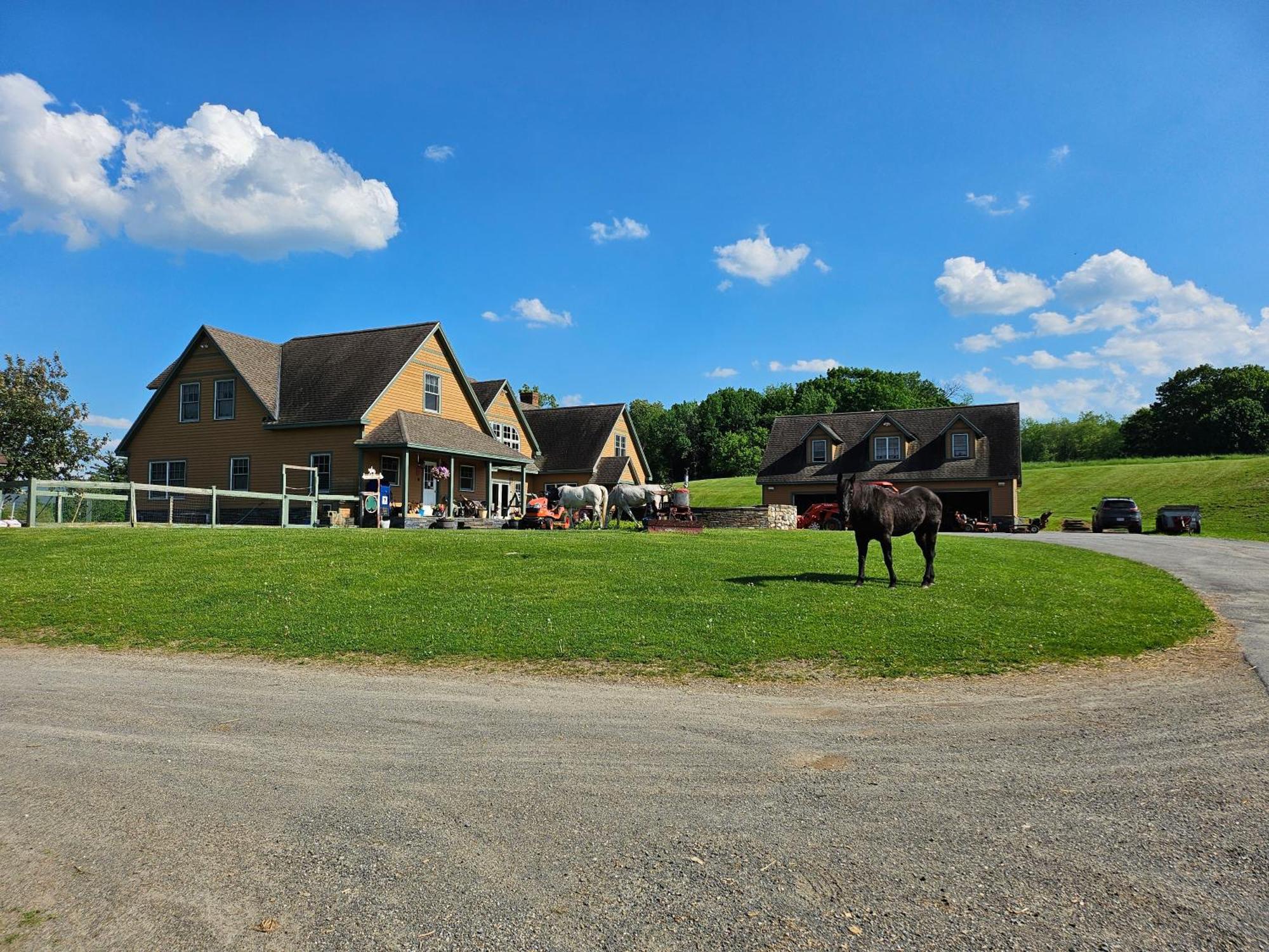 Clover Hill Farm & Country Inn Уильямстаун Экстерьер фото