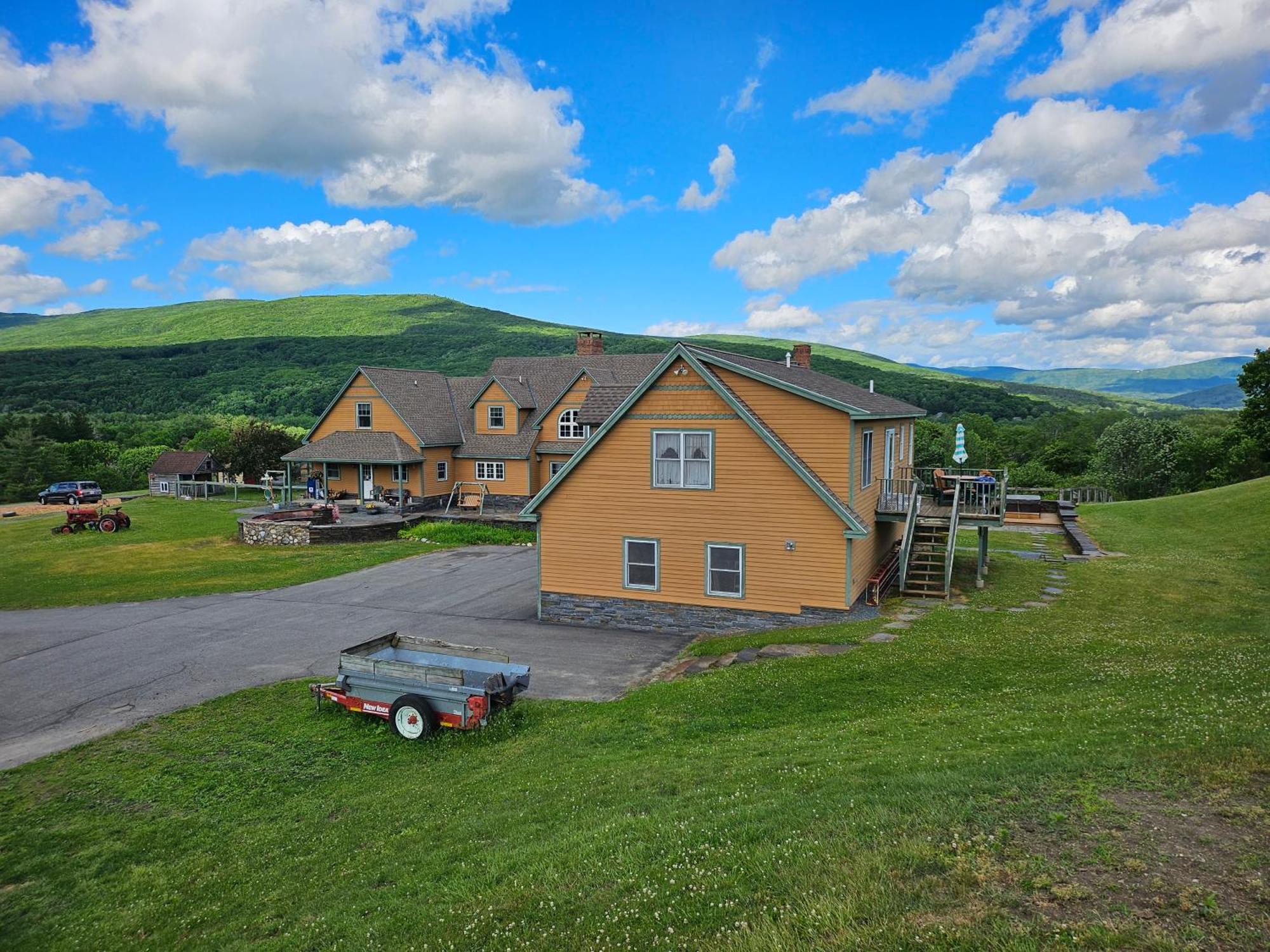 Clover Hill Farm & Country Inn Уильямстаун Экстерьер фото